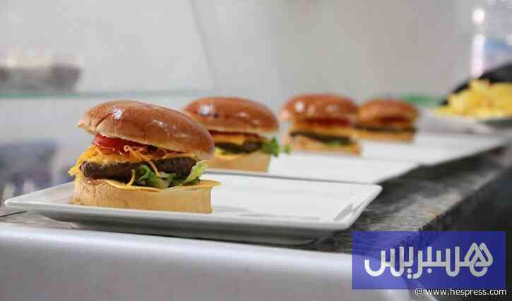 غلاء الوجبات والمشروبات يربك ميزانية الاصطياف في مرتيل والمضيق