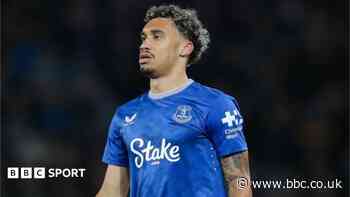 Walsall sign defender Dixon from Everton