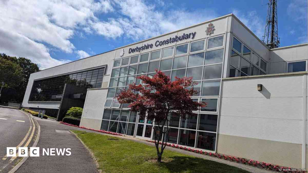 Senior detective under investigation over use of AI