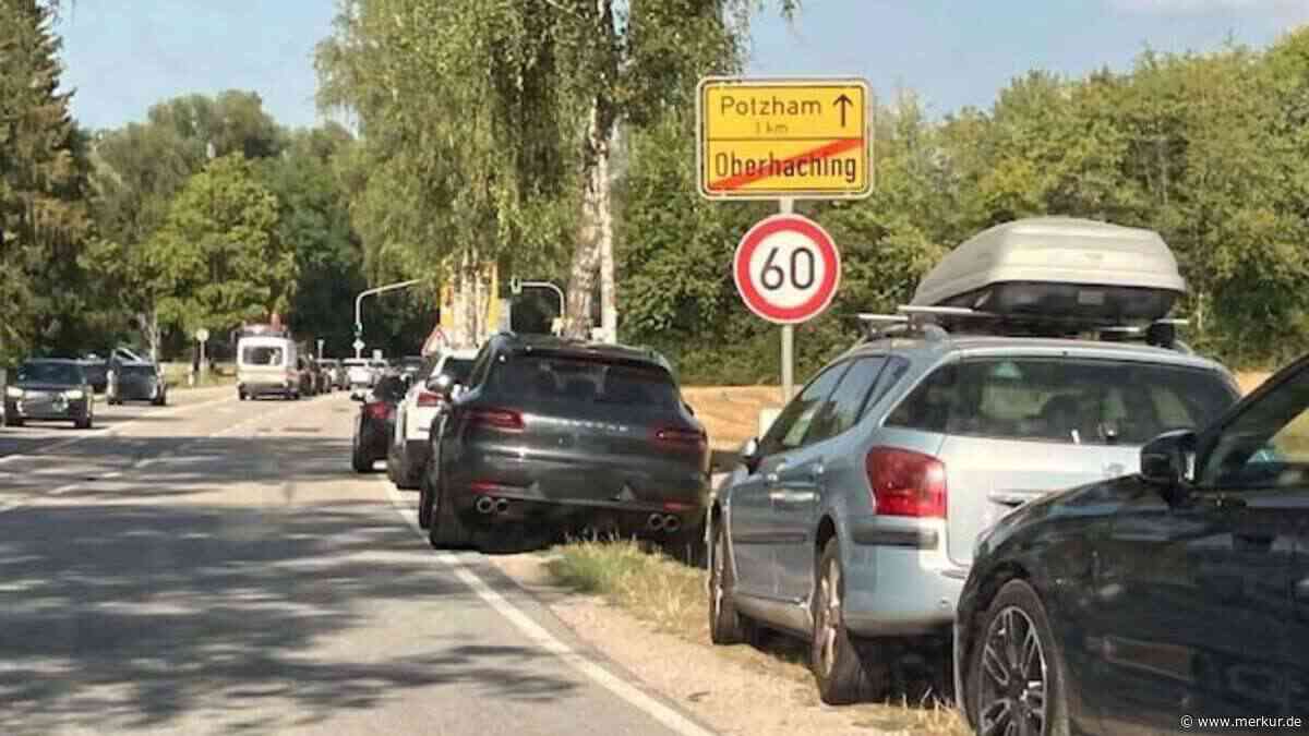 Falschparker am Further Bad: 64 Knöllchen seit 1. Mai verteilt – Weiter Ringen um Lösungen