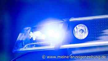 Unbekannte rammen geparkte Wagen und flüchten – jeweils rund 2000 Euro Schaden