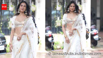 Sonal Chauhan’s ethereal white saree look is proof that simplicity still wins