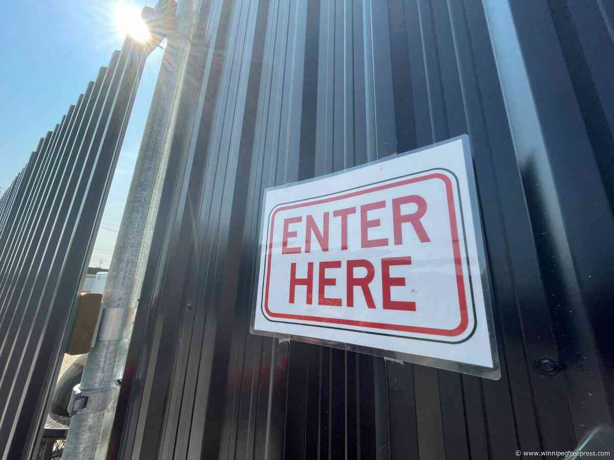 Quiet opening fitting for controversial site