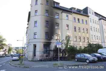 Hausfassade nach Brand in Chemnitz beschädigt