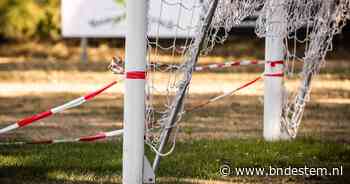 Sproeien mag niet, de velden verdrogen: kan het amateurvoetbalseizoen wel beginnen?