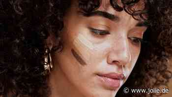 Laut Make-up-Artists: DAS solltest du beim Auftragen deiner Foundation zum Saisonwechsel ändern