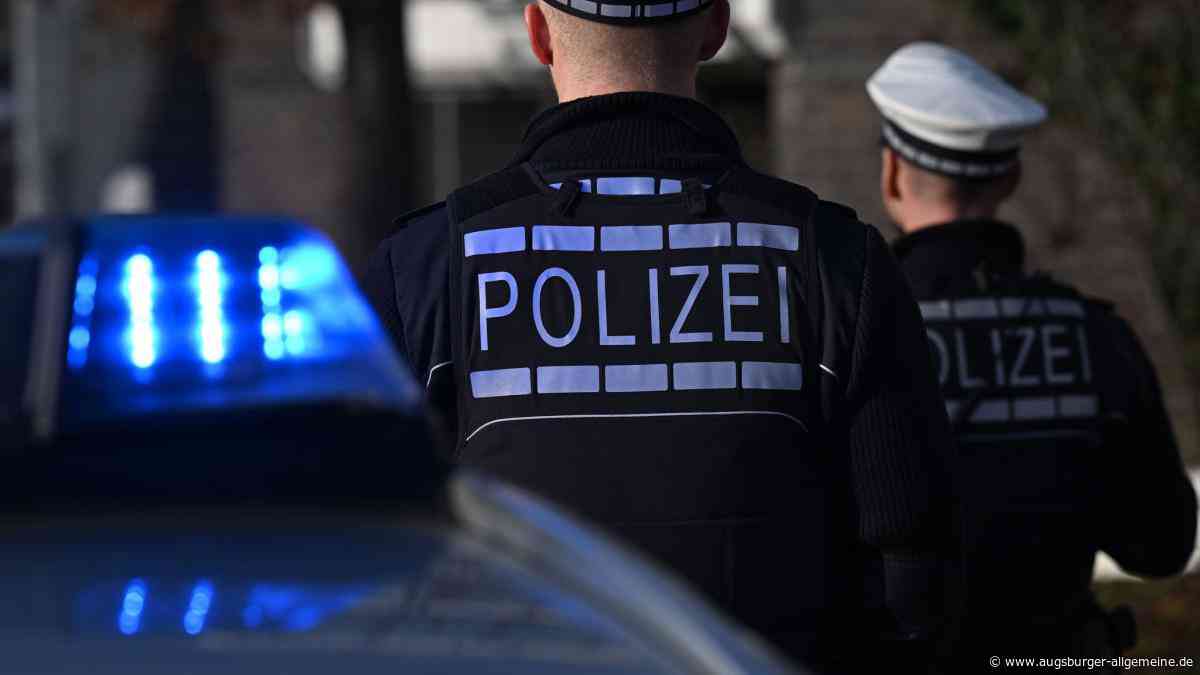 Junge Fahrerin rastet nach Park-Unfall aus: Mercedes-Fahrer verletzt, Polizei attackiert