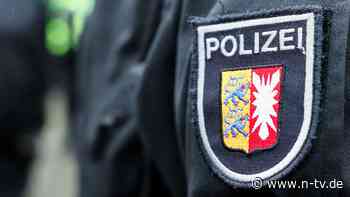 Torso war in Folie gewickelt: Jäger entdeckt Leichenteil in Waldstück nahe Flensburg
