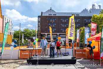 Knallende en zonnige start voor Zomerparade