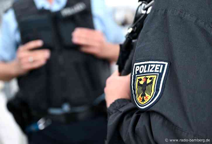 Mann stürzt ins Gleis und leistet später Widerstand