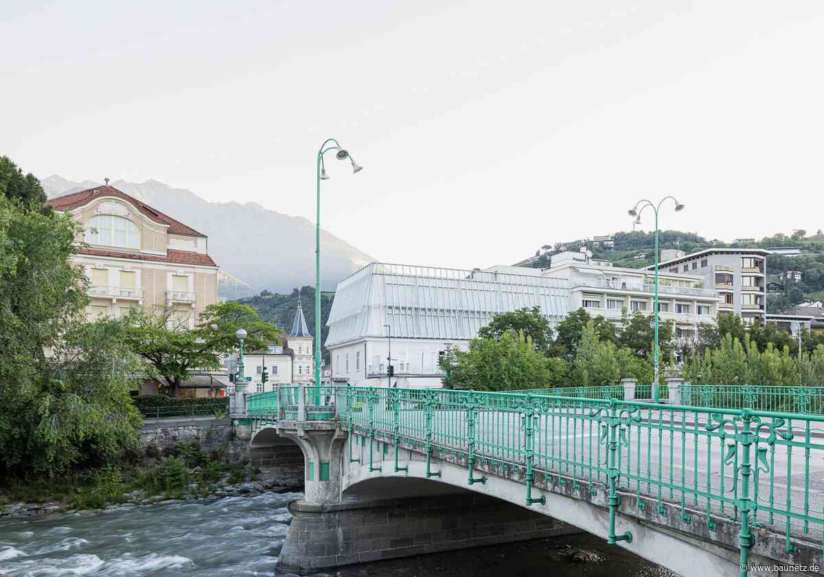 Überhöhte Mansarde - Hotelaufstockung in Meran von feld72