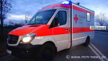 Weinheim – 80-jähriger Radfahrer schwer verletzt: Roter Kleinwagen flüchtet nach Unfall