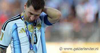 Geëmotioneerde Lionel Messi twijfelt na overlijden vader over voetbaltoekomst: ‘Ik weet niet hoe ik verder moet’