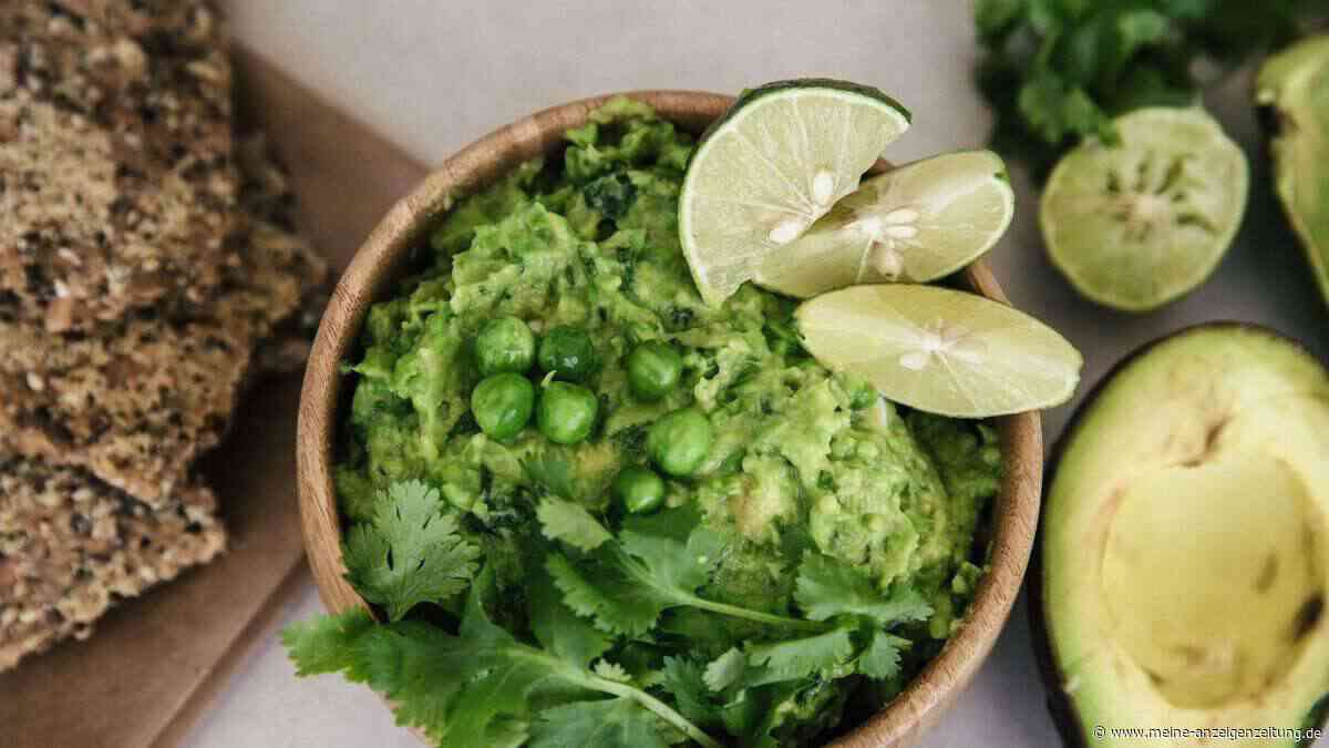 Cremiger Dip ohne Avocado: So gelingt Ihnen die perfekte Erbsen-Guacamole in wenigen Minuten
