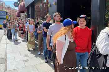 Hundreds queue in Dublin street to buy glasses to watch rare eclipse