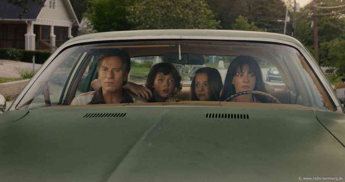 «The End of Oak Street»: Anne Hathaway kämpft gegen Dinos