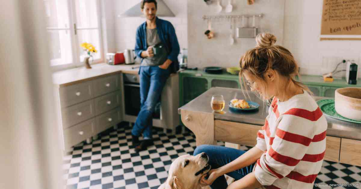 Most U.S. adults have lived with a romantic partner they’re not married to by their early 40s
