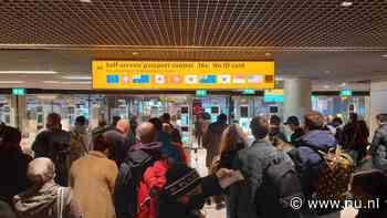 Schiphol zit in de maag met lange rijen voor reizigers van buiten de EU