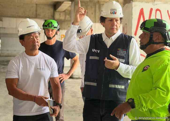 Francisco Garcés y el ingeniero japonés Kit Miyamoto inspeccionaron la Torre de David para decidir su destino