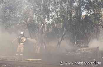 FW Meerbusch: Kilometerlanger Flächenbrand entlang Bahnstrecke von Meerbusch nach Krefeld.