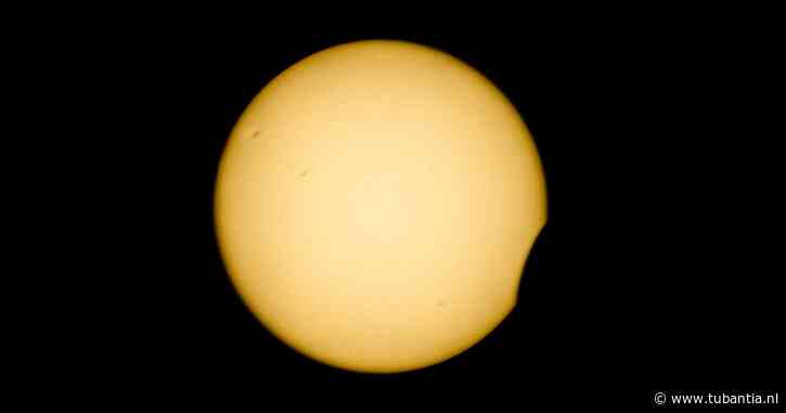 LIVE Zonsverduistering | Zonsverduistering overal voorbij: applaus op stranden en huwelijksaanzoek in Noordwijk aan Zee