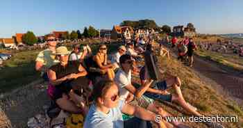 Op volle dijk ruikt het naar worst op de barbecue, dan klinkt applaus voor de zon