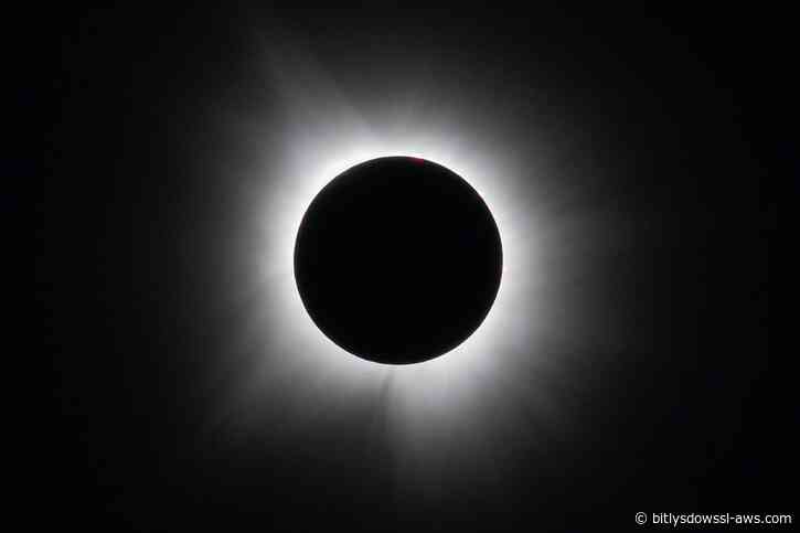 Un anochecer anticipado sorprendió a miles de personas durante el eclipse solar en España