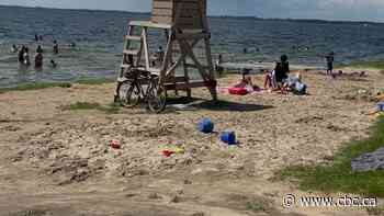 Should out-of-towners have to pay to use this Quebec beach?