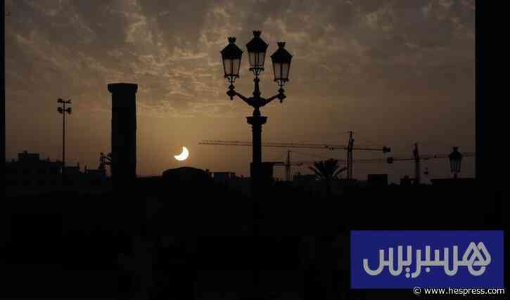 الكسوف الجزئي للشمس يطبع سماء المملكة.. ومواطنون يوثقون الظاهرة