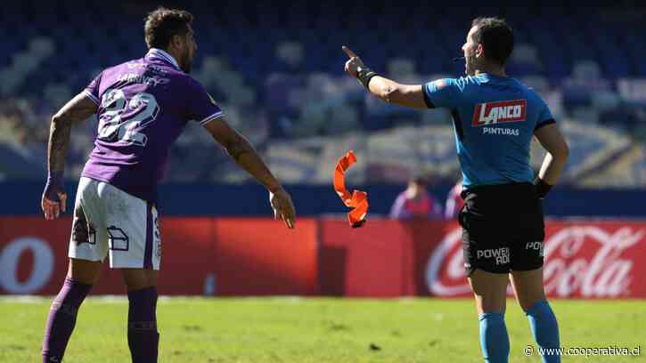 Larrivey fue absuelto tras expulsión y Deportes Concepción quedó citado por los camilleros