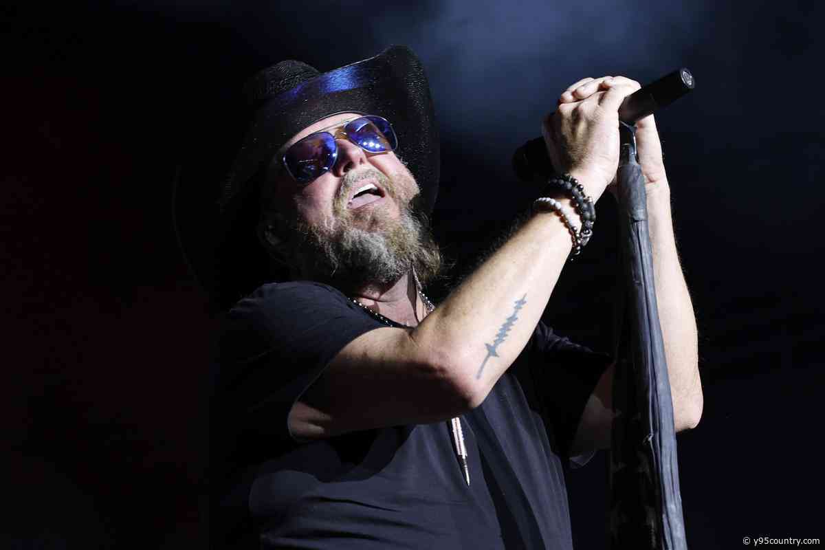 Colt Ford Bus Crash: See the Picture
