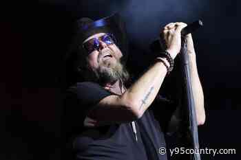 Colt Ford Bus Crash: See the Picture