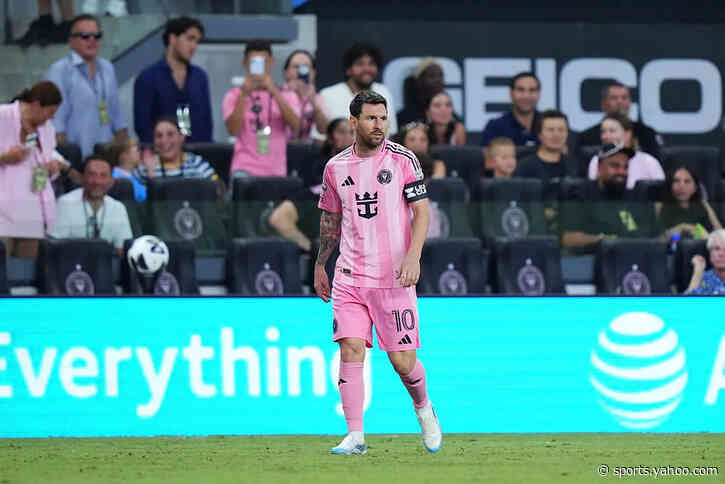 🎥 Messi returns to the pitch! And the fans roar their applause