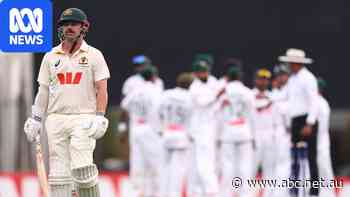 Live: Smith dropped on 2 after Aussie openers fall