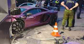 Russische miljardairszoon knalt met paarse Lamborghini van 400.000 euro tegen flatgebouw