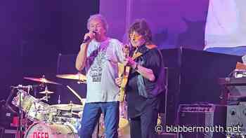 Watch: RITCHIE BLACKMORE Performs With DEEP PURPLE For First Time In 33 Years
