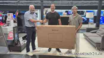 Er tippte die Fußball-WM 2026 am besten: Fan aus der Region räumt 55-Zoll-Fernseher ab