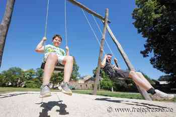 Neue Schaukel für Spielplatz an der Weißen Elster in Plauen