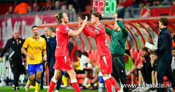 Vennegoor of Hesselink gaat voor het eerst starten bij FC Twente. Hoe ziet de ploeg er verder uit?