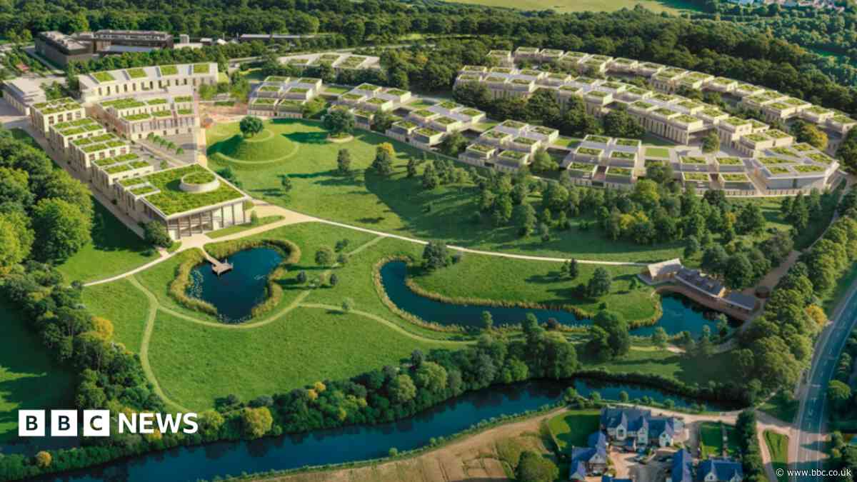 Golfers brand college's £900m plans 'misleading'