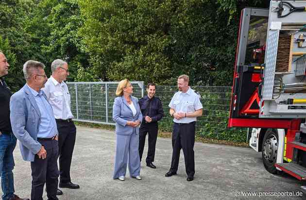FW Bremerhaven: Senatorin Dr. Eva Högl besucht die Freiwilligen Feuerwehren Bremerhaven-Lehe und Wulsdorf