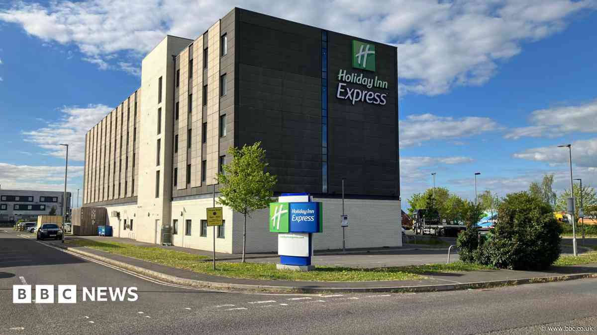 Hotel reopens for business as asylum seekers moved