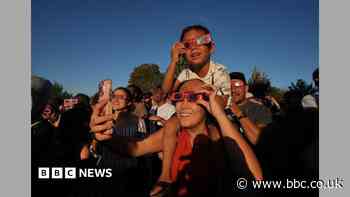 London looks up for partial solar eclipse