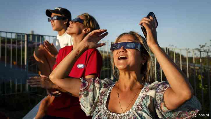 Nederlanders smullen van de eclips: 'Lijkt een maan die licht geeft'