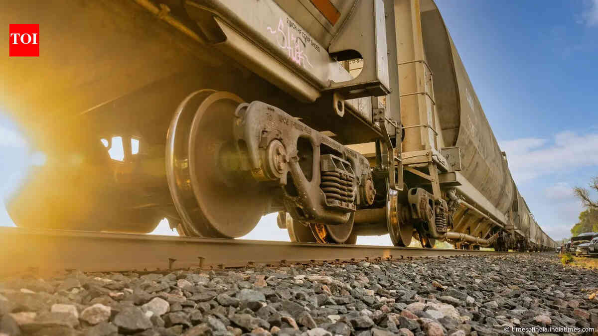 Why do train tracks have small stones around them? Here’s what they actually do