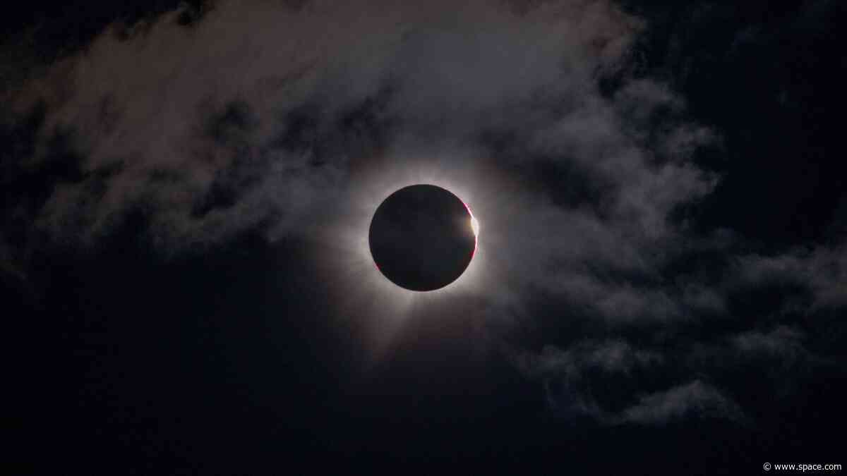 Total solar eclipse stuns skywatchers | Space photo of the day for Aug. 13, 2026