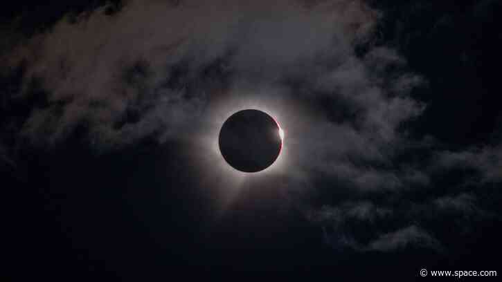 Total solar eclipse stuns skywatchers | Space photo of the day for Aug. 13, 2026