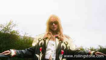 Suki Waterhouse Plays ‘Song Shuffle’ — With a Cameo From Sombr