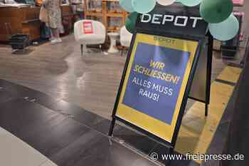 „Wir schließen“: Geschäft in der Galerie Roter Turm verkauft sogar Ladenregale