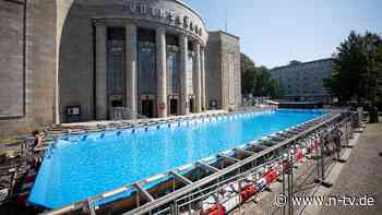 Wegen Sicherheitsbedenken: Berliner Volksbühne sagt Pool-Reservierung für Verein der Schwarzen Community ab